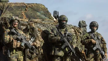 “Po shqyrtohet krijimi i një strukture të veçantë komande”, Wall Street Journal: NATO mund të dislokojë deri në 60 mijë trupa pranë kufirit me Rusinë