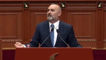 ‘Po u hap dosja jote, merr erë tërë Shqipëria!’, Manja këshillon Berishën: Çliroje mendjen dhe shpirtin!