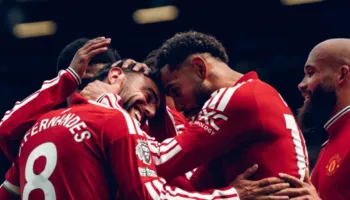 Polemika të shumta në “Old Trafford”, Manchester United mposht Nottinghamin dhe siguron vendin e tretë