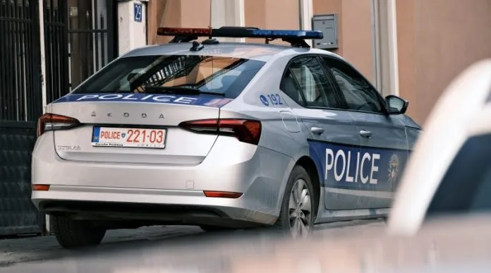 Policia e Kosovës kontrolle në disa shkolla, një nxënës kapet me pistoletë dhe 19 fishekë! Një tjetri i gjendet thikë