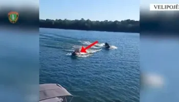 Policia ‘nuk fal’/ Rrezikoi jetën e pushuesve në Velipojë, bllokohet Jet Ski-ja dhe gjobitet drejtuesi