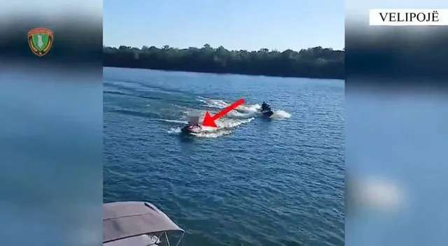 Policia ‘nuk fal’/ Rrezikoi jetën e pushuesve në Velipojë, bllokohet Jet Ski-ja dhe gjobitet drejtuesi