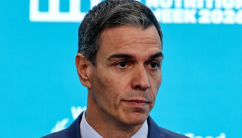 Policia spanjolle bastis selinë e Pedro Sánchez, thellohet skandali i korrupsionit
