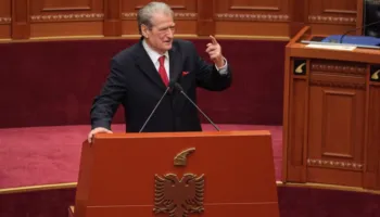 ‘Politikë e shpopullimit’/ Berisha: Në krizën më të rëndë të çmimeve, ju u hoqët fermerëve subvencionet