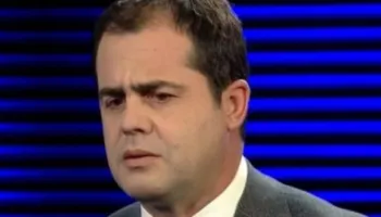 Porti i “arabit” si kështjellë në rërë
