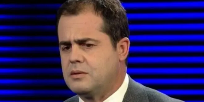 Porti i “arabit” si kështjellë në rërë