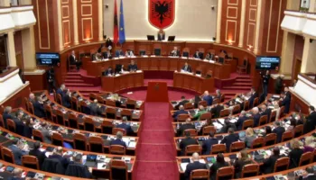 “Prapaskenat” e paktit PS-PD për rezolutën e anëtarësimit në BE, Cilët janë emrat që formuluan draftin
