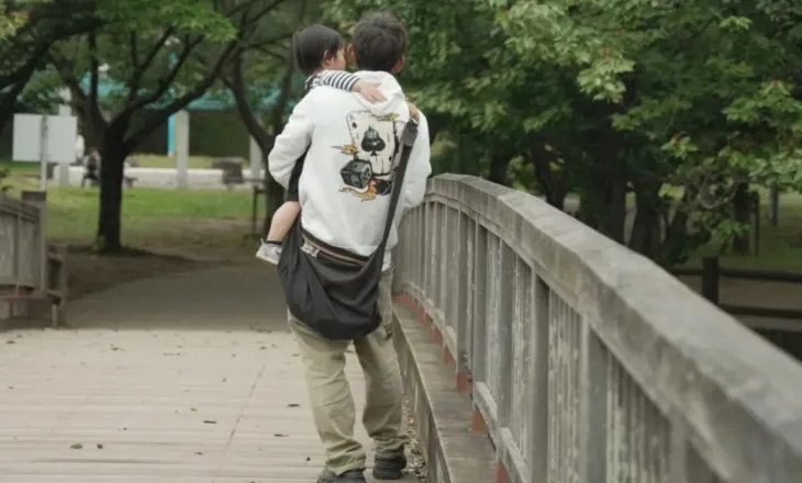 Prej dekadash në fuqi, Japonia përmbys ligjin: Kujdestaria e fëmijëve pas divorcit nuk do t’i takojë më vetëm njërit prej prindërve