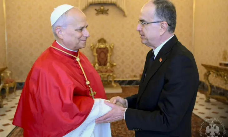 Presidenti Begaj pritet nga Papa në një audiencë në Vatikan