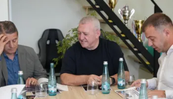Presidenti Duka pritet në takim nga Kryetari i Bashkisë Lezhë, Ndreu & SHRFL. Fokusi, zhvillimi i futbollit & infrastruktura sportive