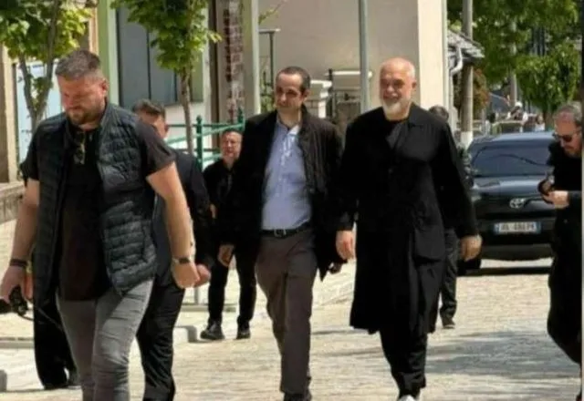 Prezantohet busti i Konstantinos Mitsotakis në Derviçian, Rama takohet me nipin e kryeministrit grek