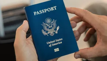Prindërit me borxhe të mëdha rrezikojnë humbjen e pasaportës në SHBA