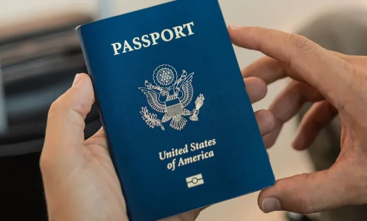 Prindërit me borxhe të mëdha rrezikojnë humbjen e pasaportës në SHBA