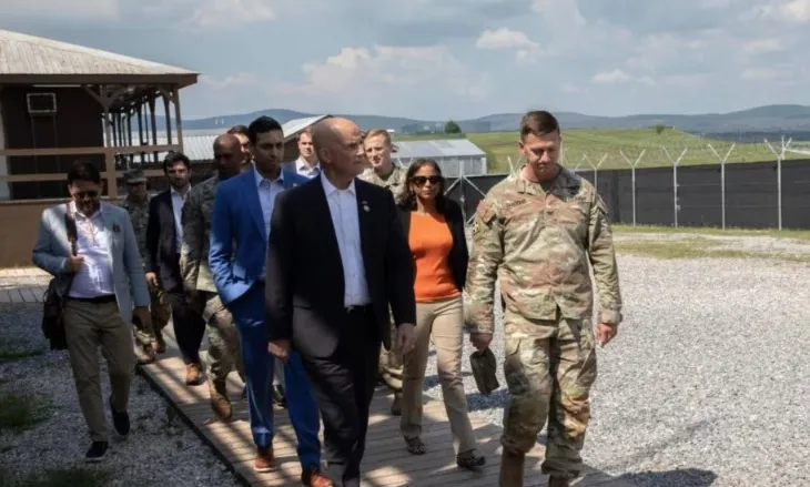 Priten takime/ Delegacioni i kongresistëve amerikanë mbërrin në Kosovë, pjesë e turit të tyre në Ballkanin Perëndimor