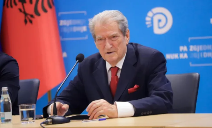 Pro, kundër ose abstenim, mbahet sot referendumi për Berishën në krye të Partisë Demokratike