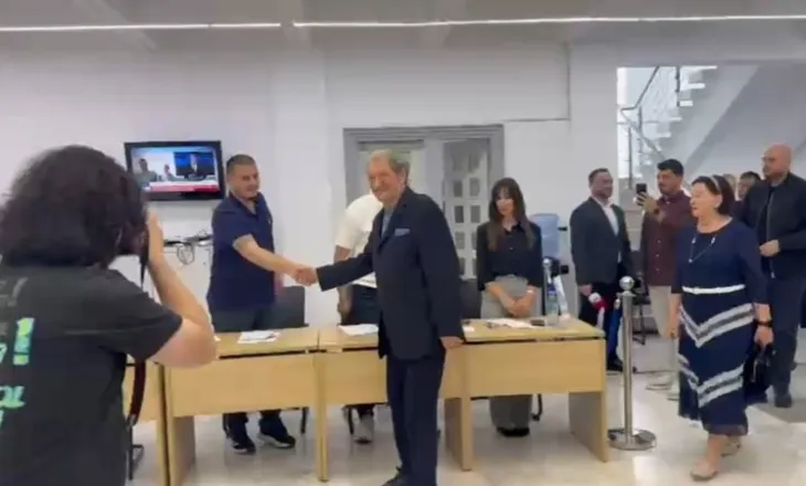 “Proces shembullor!”/ Berisha voton për veten në garën pa rivalë dhe sulmon Salianjin: Përfaqësues i krimit!