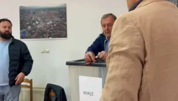 Procesi i votimit/ Zgjedhjet në degën e PD në Korçë, përplasje mes komisionerëve për listat e votuesve