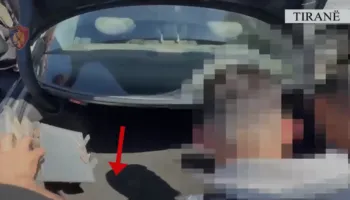 “Procesi”/ Iu gjetën 1000 fara kanabisi në makinë, arrestohet 31-vjeçari në Tiranë (EMRI)
