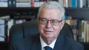 PROFILI/ Nga drejtimi i PS-së me Nanon në burg te kreu i Kuvendit, kush ishte “Profesori” i socialistëve  Servet Pëllumbi