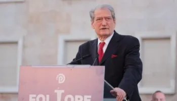 Protesta/ Berisha thirrje të rinjve: Lubia zotëron 300 apartamente, juve u duhen 104 vite punë për të blerë një shtëp