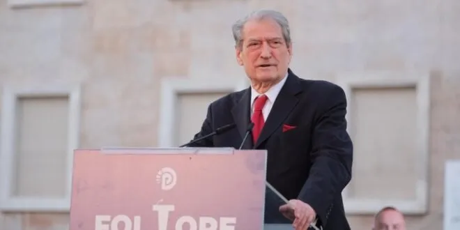 Protesta/ Berisha thirrje të rinjve: Lubia zotëron 300 apartamente, juve u duhen 104 vite punë për të blerë një shtëp