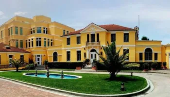 Protesta e opozitës nesër, Ambasada Amerikane në Tiranë paralajmëron qytetarët e saj: Shmangni..