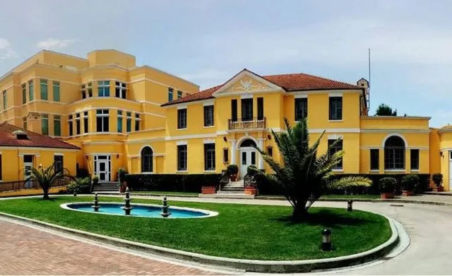 Protesta e opozitës nesër, Ambasada Amerikane në Tiranë paralajmëron qytetarët e saj: Shmangni..