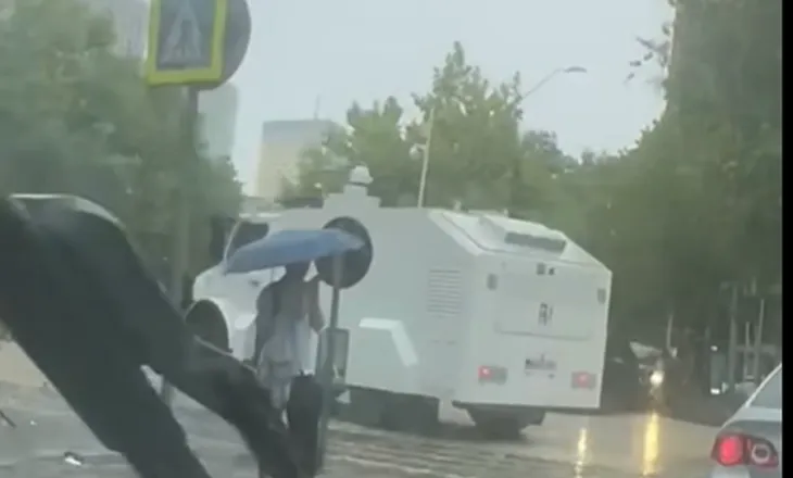 Protesta e PD, policia “blindon” godinën e Parlamentit dhe Kryeministrinë, stacionohen makinat e ujit