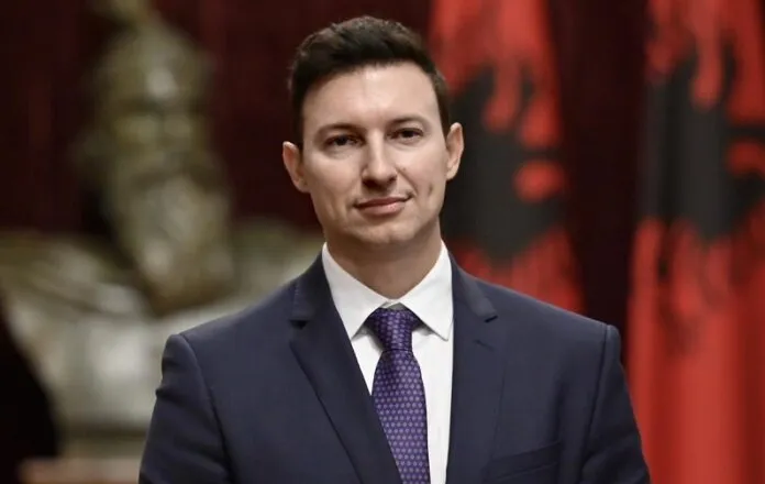 Protesta e studentëve në RMV, Ambasadori i Shqipërisë përcjell vargjet e Fishtës