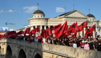 Protesta e studentëve në Shkup për gjuhën shqipe, policia liron tre të rinjtë shqiptarë