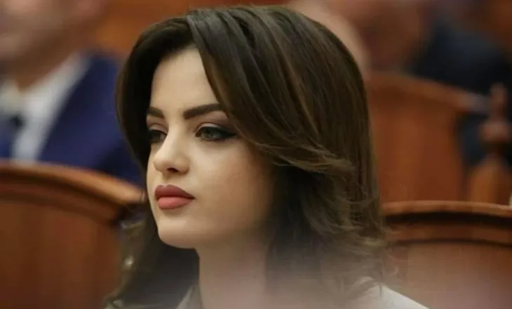 Protesta e studentëve për gjuhen shqipe në RMV, Hoti: Tirana zyrtare hesht, shkarkon ambasadorin pse mbrojti shqiptarët