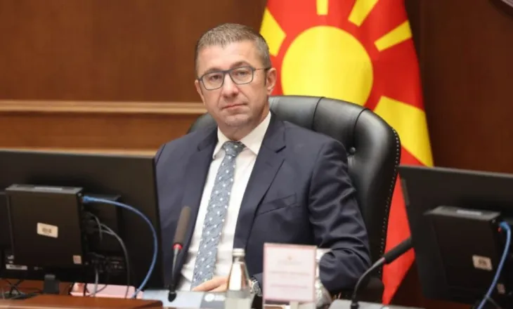 Protesta e studentëve shqiptarë në Shkup, “dorëzohet” Mickoski, lutet për durim