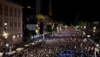 Protesta kombëtare e opozitës në Tiranë/ Qindra qytetarë nga Fier nisen drejt kryeqytetit