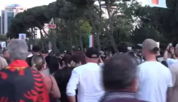 Protesta kundër ndërtimeve në zonat e mbrojtura! Pas Ministrisë së Brendshme, qytetarët zhvendosen te Kryeministria
