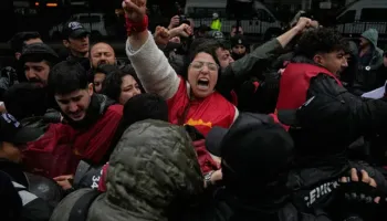 Protesta në ditën e punëtorëve, tubime e përplasje me policinë në Stamboll, Torino e Athinë