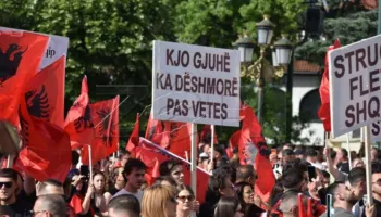 Protesta në Shkup për gjuhën shqipe/ Balla: Parlamenti dhe qeveria të gjejnë zgjidhje të drejta dhe të qendrueshme