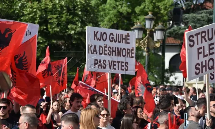 Protesta në Shkup për gjuhën shqipe/ Balla: Parlamenti dhe qeveria të gjejnë zgjidhje të drejta dhe të qendrueshme