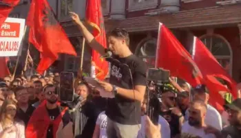 Protesta për gjuhën shqipe në RMV, organizatori: Po provokohemi gjatë tubimit!