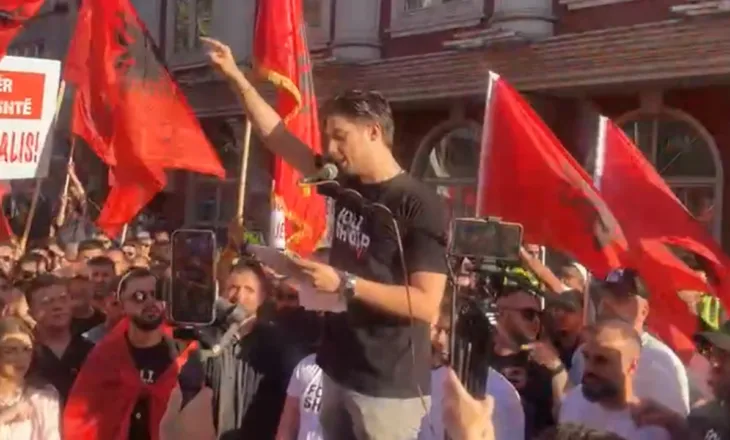 Protesta për gjuhën shqipe në RMV, organizatori: Po provokohemi gjatë tubimit!