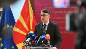 Protesta për gjuhën shqipen/ Ministri i Drejtësisë kundër studentëve shqiptarë: Po nxisin tensione ndëretnike!