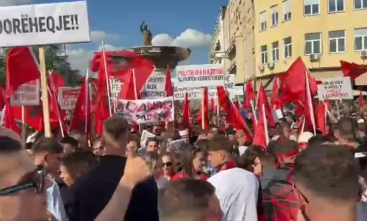 Protestat në Maqedoninë e Veriut, arrestohen tre studentë shqiptarë