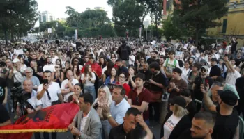 Protestë në Tiranë, qytetarët: Jo ndërtimeve në zonat e mbrojtura
