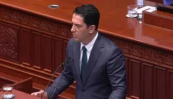 “Provimet e jurisprudencës do të jepen në shqip”/ Tubimi i studentëve në RMV, zëvendëskryeministri: Zërin e tyre e kemi dëgjuar
