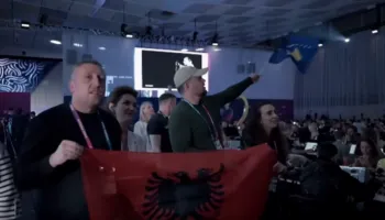 Provokim në Eurovision/ Gruaja serbe kërkon heqjen e flamurit të Kosovës, delegacioni shqiptar: Do e mbrojmë gjithmonë!