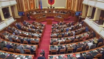 PS dhe PD arrijnë marrëveshjen për Rregulloren e Kuvendit, ja pikat ku u tërhoq mazhoranca