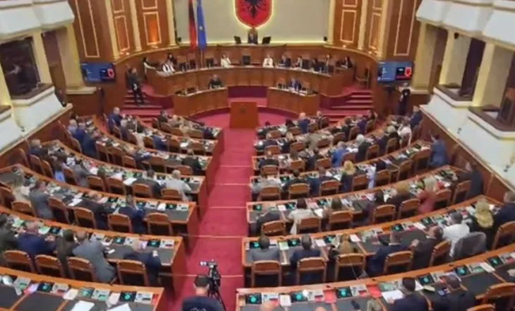 PS dhe PD arrijnë marrëveshjen për Rregulloren e Kuvendit, ja pikat ku u tërhoq mazhoranca