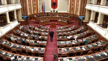 PS- PD “vulosin” rregulloren, mazhoranca e opozita gjejnë konsensusin për 34 ndryshime
