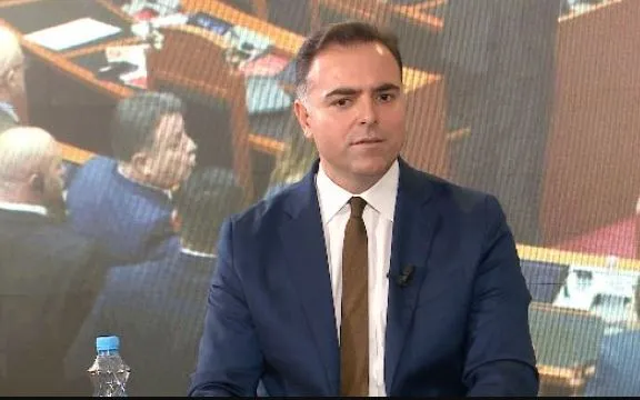 Pse është i vështirë rotacioni i elitave në Shqipëri? Analisti: Krizë besimi për lidership të ri, pushteti i kapur…