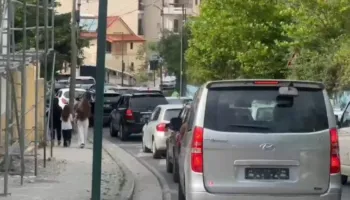 Punime në Unazën e qytetit/ “Paralizohet” përkohësisht Vlora, fluks i lartë mjetesh rëndohet ndjeshëm trafiku
