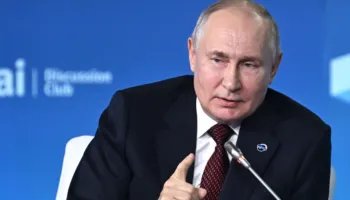 Putini i dhuron Kazakistanit katër tigra ‘Amur’ përpara vizitës së tij